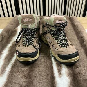 Hi-Tec Women's Tan Hiking Boots, Sz 6.5